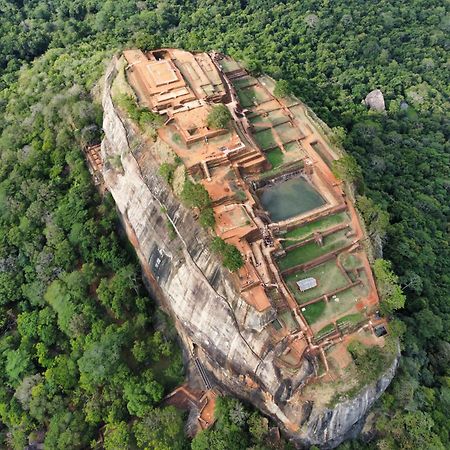 Отель Castle View Сигирия Экстерьер фото